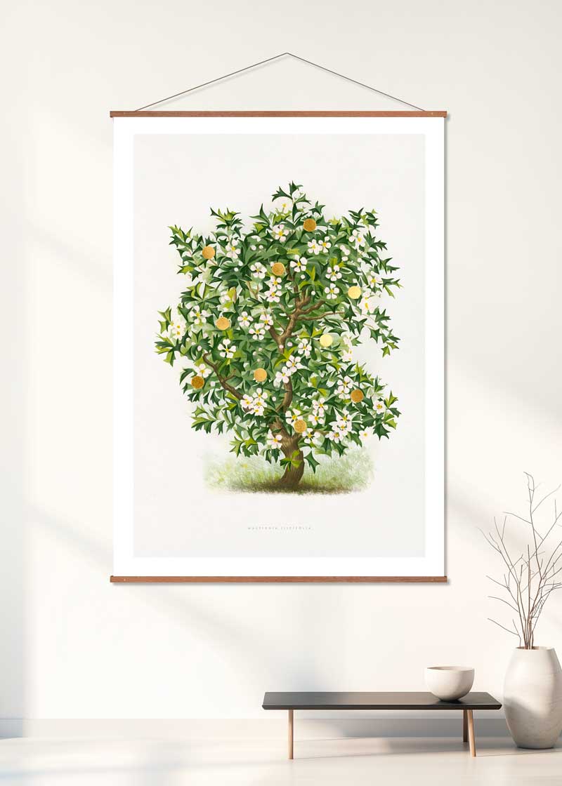 Gold Dots Holly Tree – Kunsttryk med 24K bladguld, monteret på olieret eg-posterhanger med messingbeslag