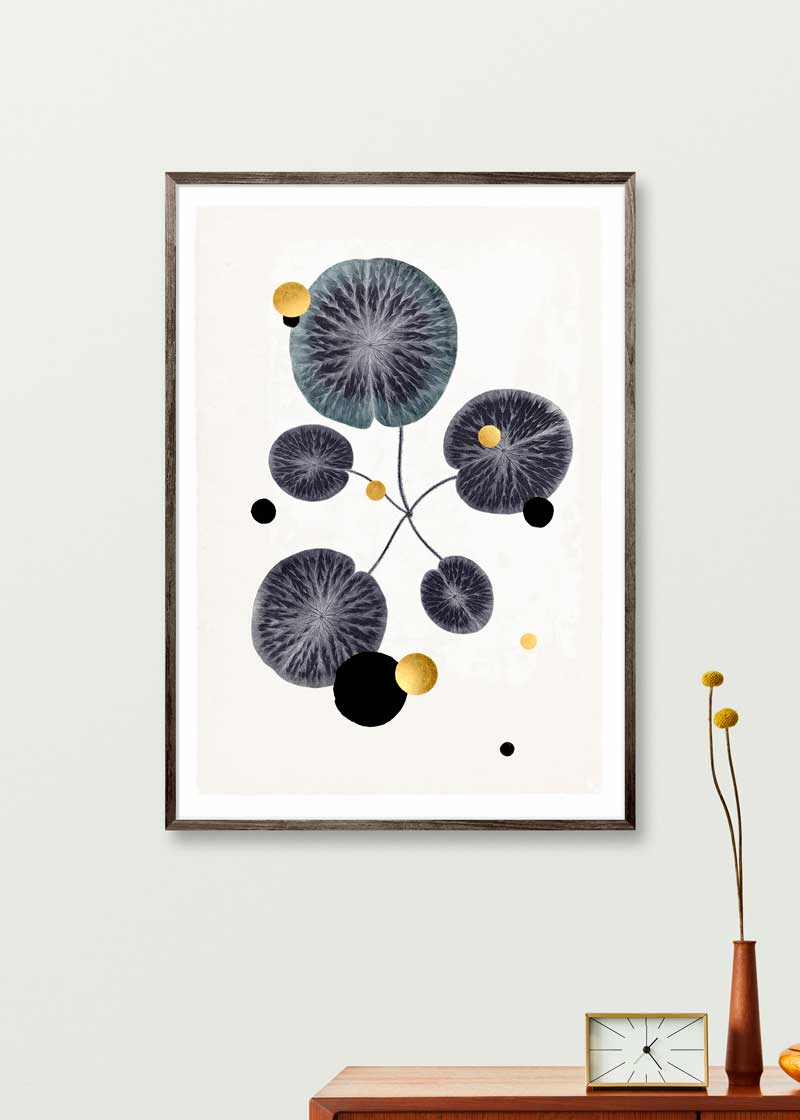 Gold and Superblack Dots Water Lilies – Giclée-print på Fabriano-papir, håndforædlet med 24K bladguld og superblack.