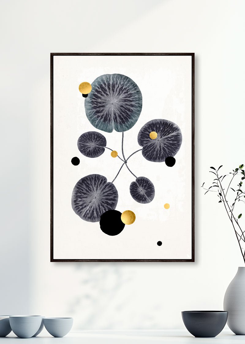 Gold and Superblack Dots Water Lilies – Håndforædlet kunsttryk med 24K bladguld og superblack detaljer.