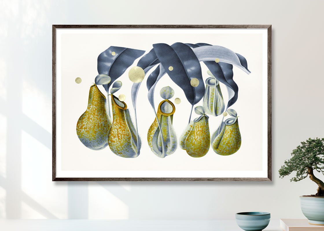 Gold Green Dots Nepenthes – Giclée-print på Fabriano-papir, håndforædlet med 24K bladguld og grønne detaljer.