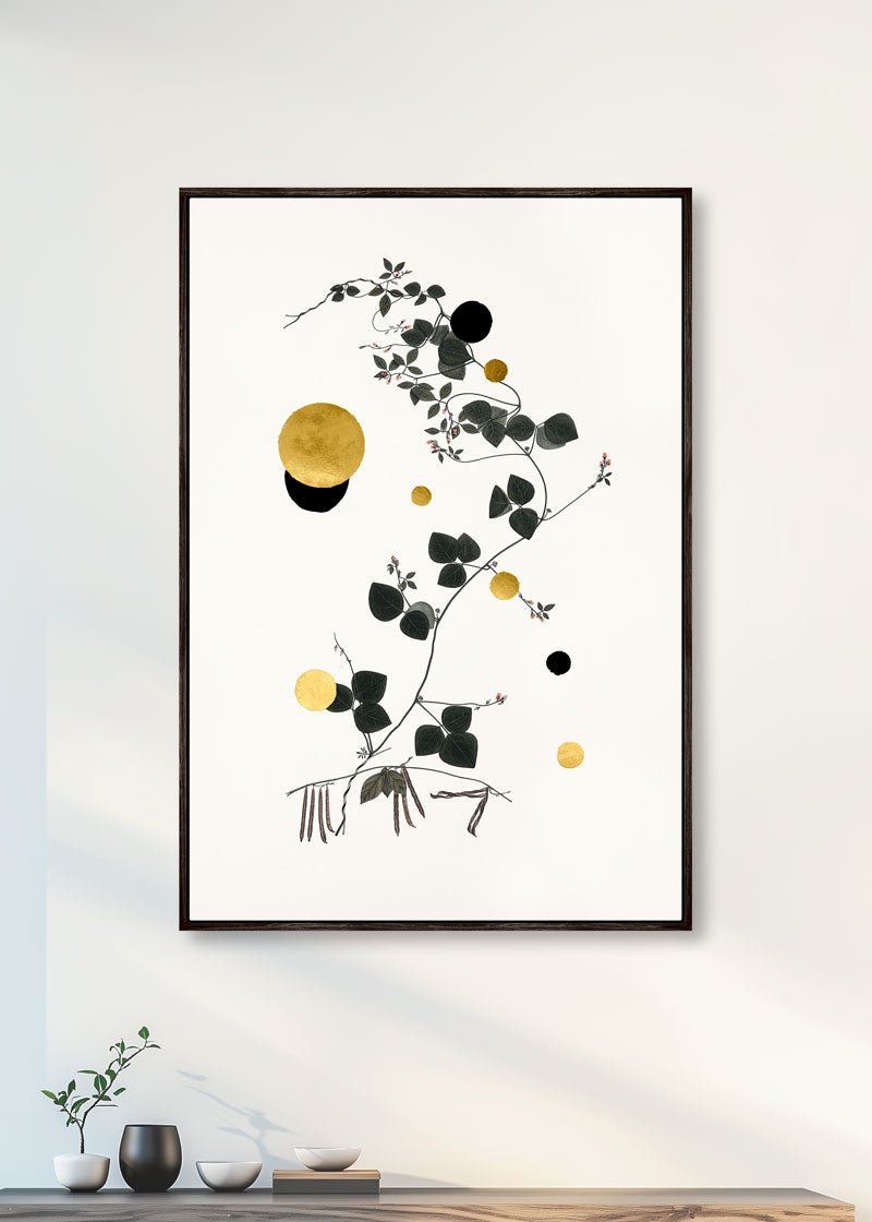 Gold and Superblack Dots Trigonella – Kunsttryk med 24K bladguld og superblack. Håndforædlet og indrammet i svæveramme